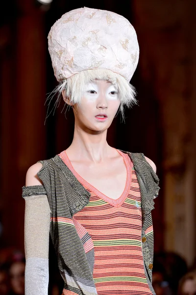 Look 27